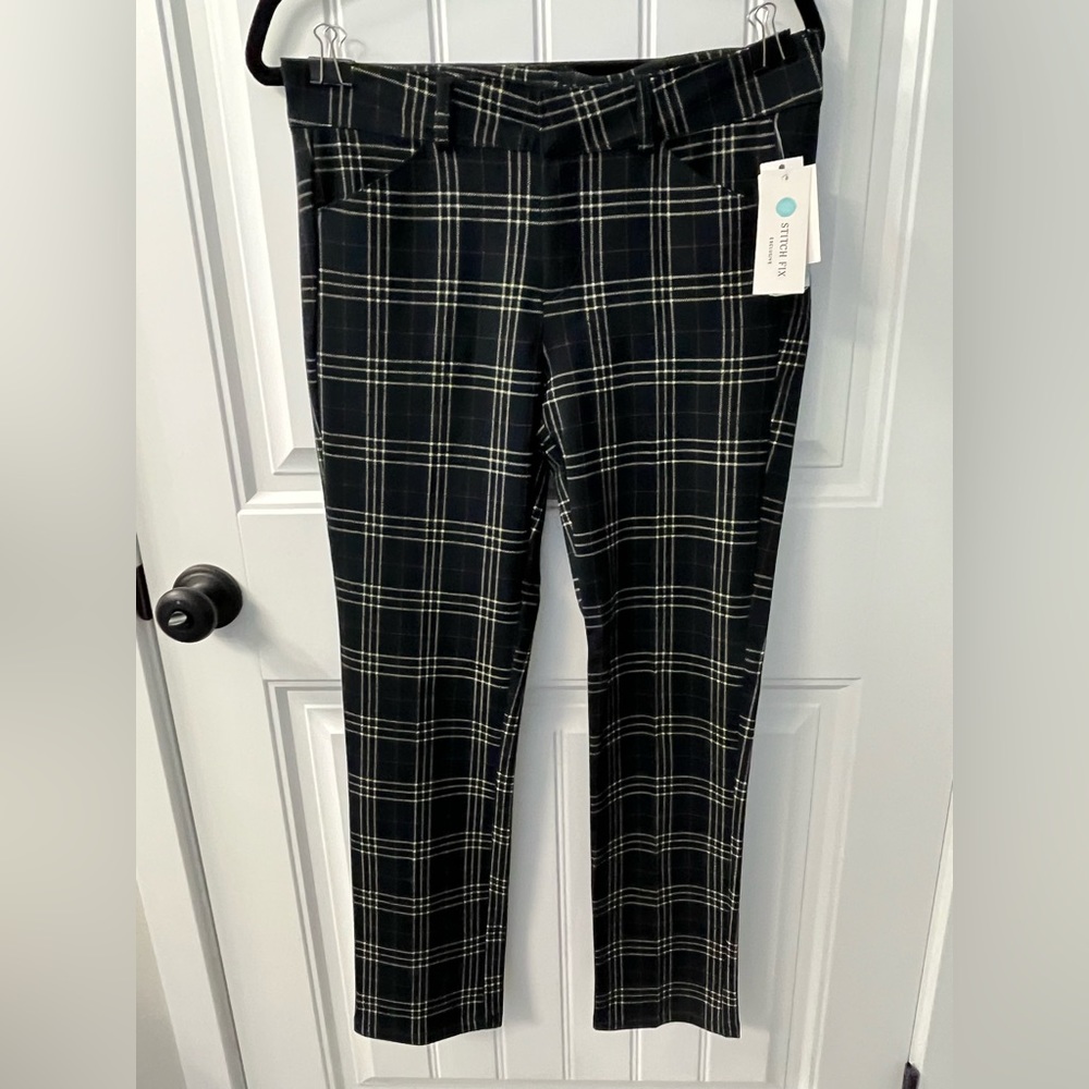 Hunter green plaid crop straight leg pants size 4.  Never worn.